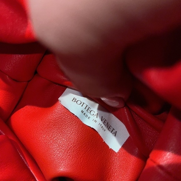 Bottega Veneta | The Medium Shoulder Pouch in Red Leather - Picture 7 of 11